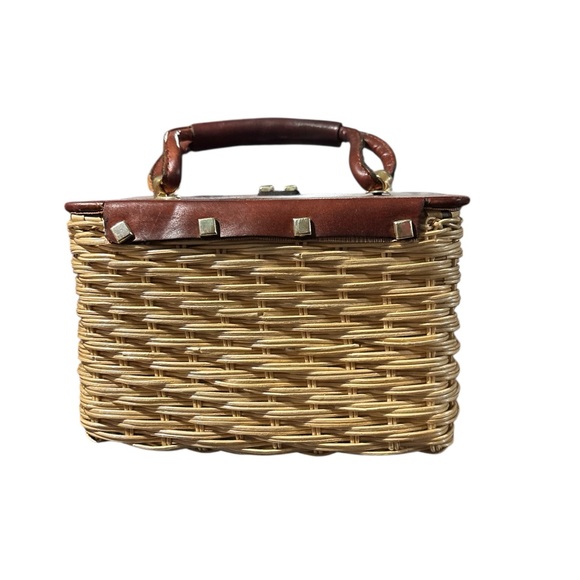 Vintage tan Wicker Basket Purse
Handbag gold hardware brown leather handles - Picture 3 of 8